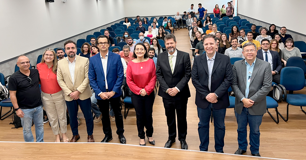 FDV recebe professor da Áustria nas comemorações de 20 anos do